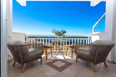 Day, View (from property/room), Balcony/Terrace, Seating area, Sea view