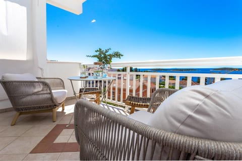 Day, View (from property/room), Balcony/Terrace, Seating area, Sea view