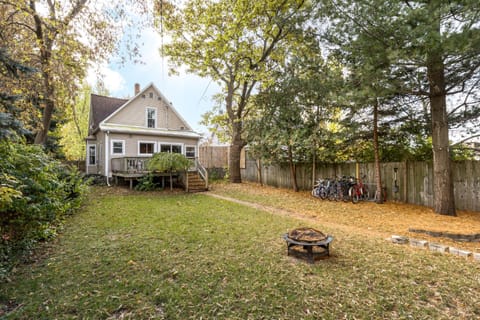 Beautiful House Walk Everywhere AC Fire Pit House in Traverse City