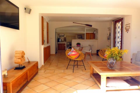 House with pool in Bandol House in French Riviera