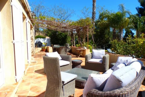 House with pool in Bandol House in French Riviera