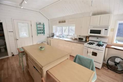 Hobie's Landing - Blissful lake side cottage - On Lake Winona House in Center Harbor