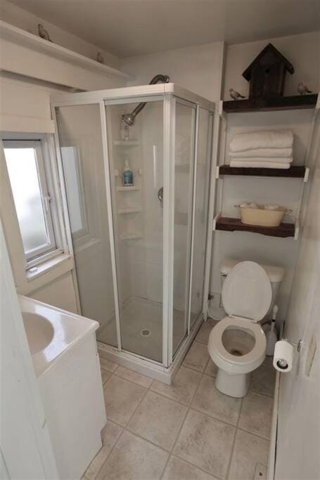 Hobie's Landing - Blissful lake side cottage - On Lake Winona House in Center Harbor