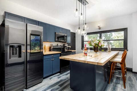 Casa Del Exotique Walk Everywhere AC Beach House in Traverse City