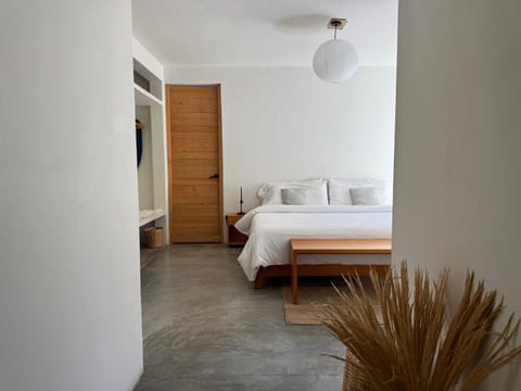 Bed, Photo of the whole room, Decorative detail, Guests