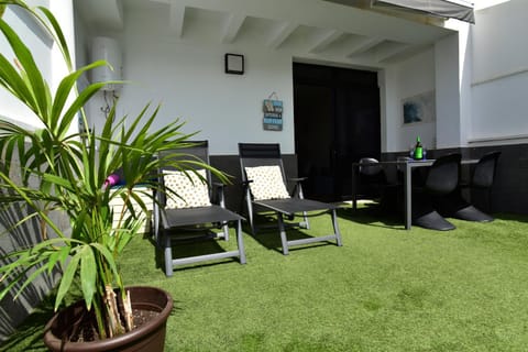 Patio, sunbed