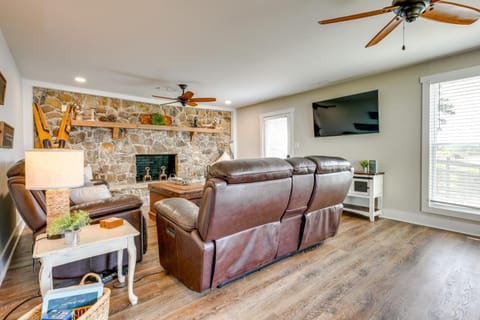 Sunset Paradise on Weiss Lake with Private Dock! House in Weiss Lake