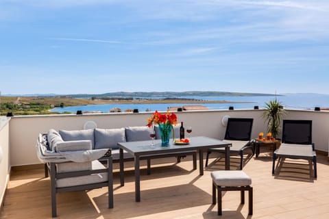 Day, View (from property/room), Balcony/Terrace, Seating area, Sea view