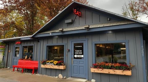 Green Lake Central Cottage House in Michigan