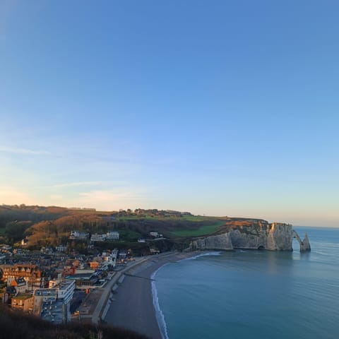 Appartement en centre ville, avec parking Apartment in Étretat