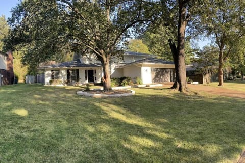 Luxury Southern Mansion w/ Pool House in Cordova