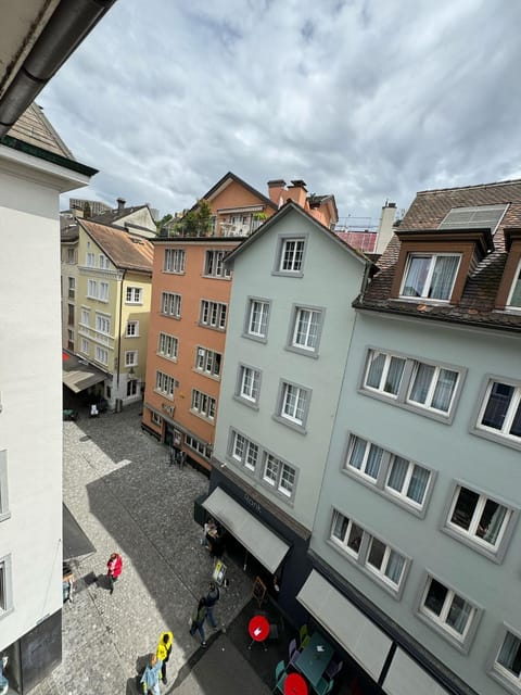 City view, Street view, Location