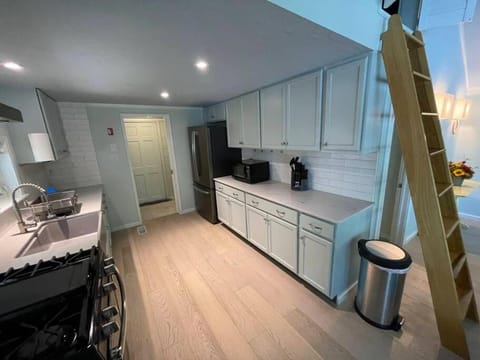 Berta's Lake Front Cottage on Winona Lake! House in Center Harbor