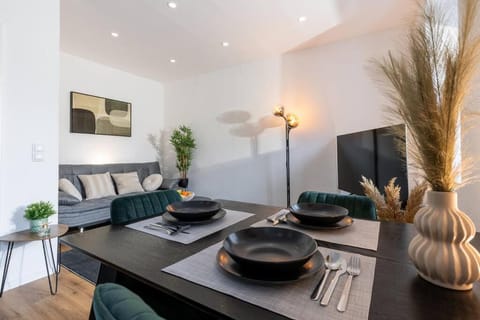 TV and multimedia, Living room, Dining area