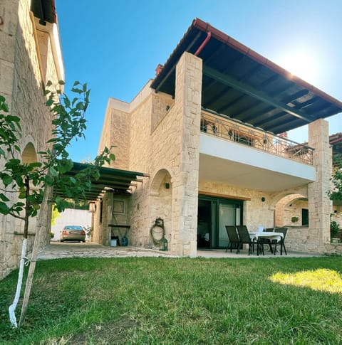 Property building, Patio, Parking