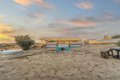The Unicorn House - 9 min Park entrance - Pool, Outdoor Dining House in Joshua Tree