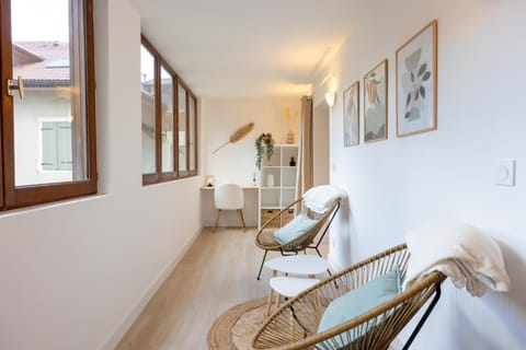 Living room, Seating area