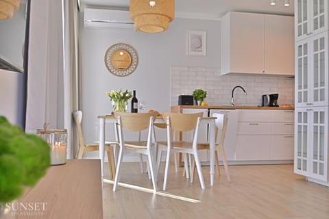 Kitchen or kitchenette, Dining area, air conditioner