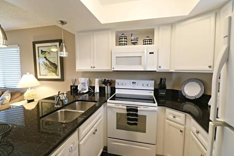 Beach Side complex B23 1 Bed 1 Bath w/Heated Pool Apartment in Butler Beach