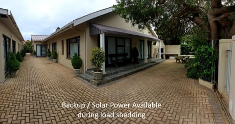 Patio, Facade/entrance, BBQ facilities, Seating area, Garden view