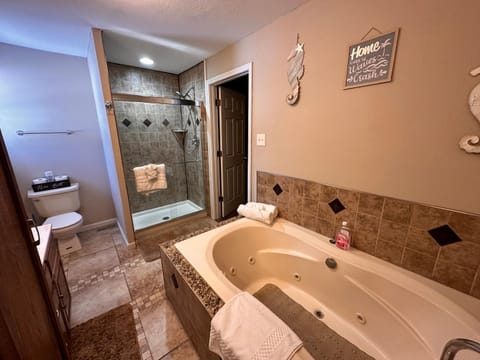 Shower, Toilet, Bath, towels