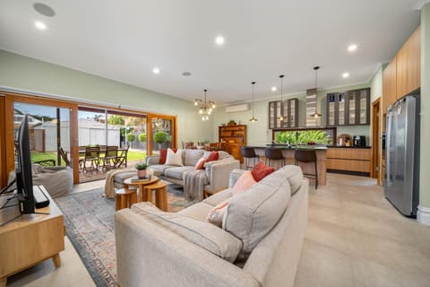 Communal lounge/ TV room, TV and multimedia, Living room