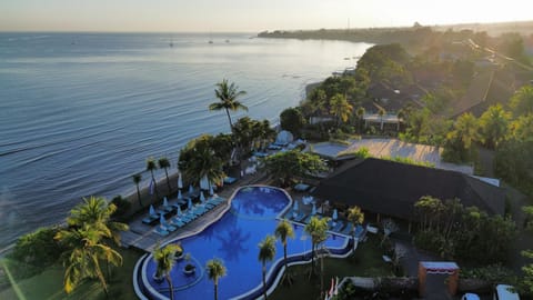 Property building, Restaurant/places to eat, Swimming pool