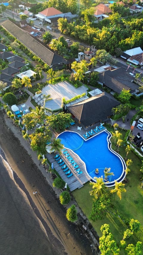 Property building, Restaurant/places to eat, Swimming pool