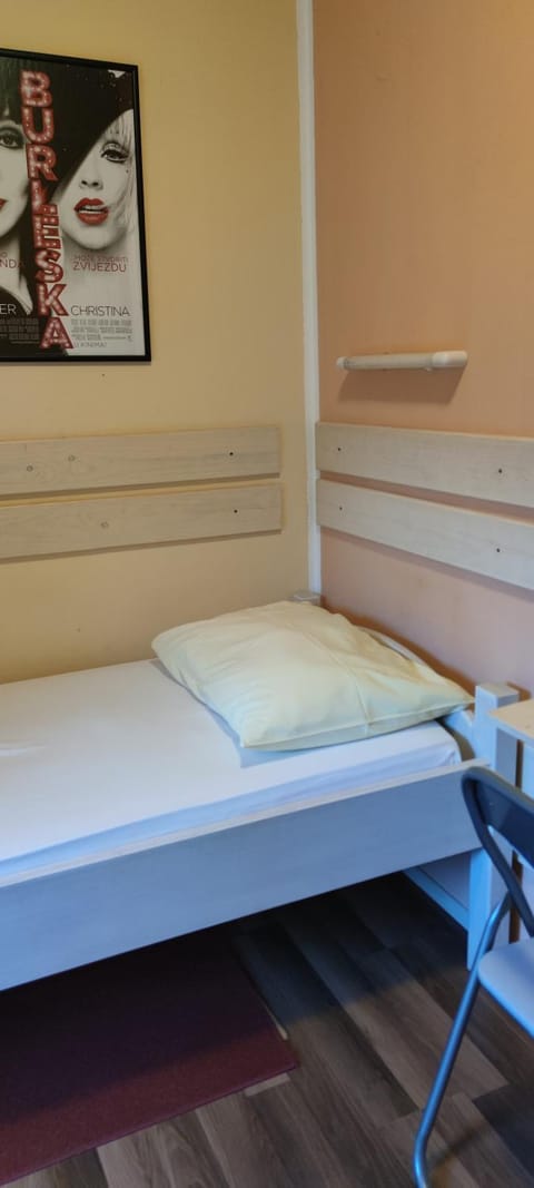 Cinema House Single & Double Rooms & Studio Apartments Bed and Breakfast in Pula