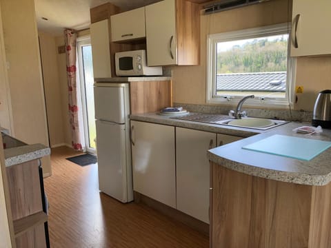 Kitchen or kitchenette, minibar, pet friendly, stove