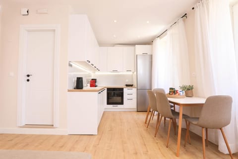 Coffee/tea facilities, Kitchen or kitchenette, Dining area