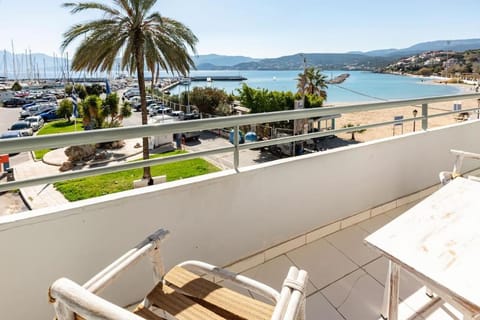 Patio, Nearby landmark, Natural landscape, View (from property/room), Beach, City view, Mountain view, Sea view, Parking