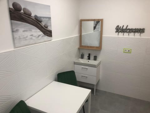 Levél 1 3 - közös fürdőszoba shared bathroom Apartment in Szeged