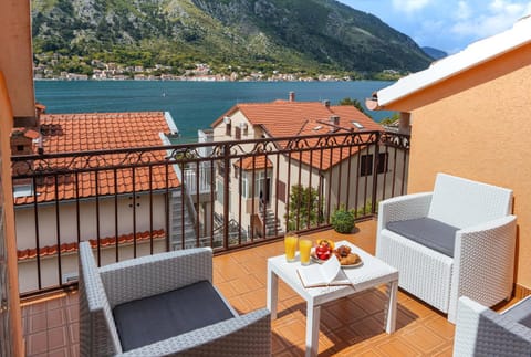 Day, View (from property/room), Seating area, Sea view