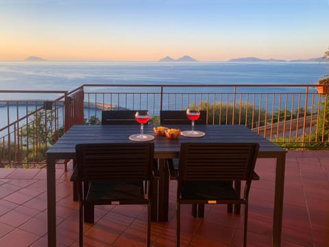 Property building, Balcony/Terrace, Sea view