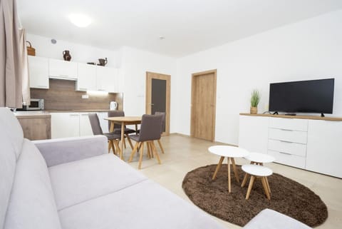 TV and multimedia, Kitchen or kitchenette, Living room