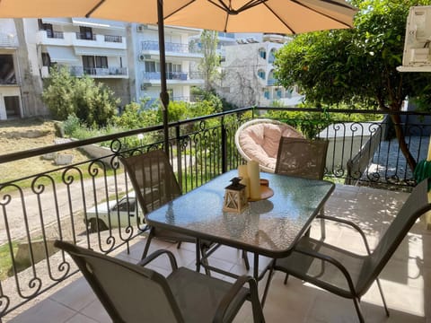 View (from property/room), Balcony/Terrace, Balcony/Terrace, Dining area, Garden view