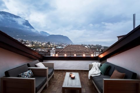 Property building, Balcony/Terrace, City view, Landmark view, Mountain view