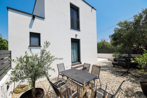 Day, Garden, Balcony/Terrace, Seating area