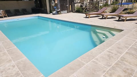 Maison de charme - 12 mn de la plage - Piscine chauffée - 8 personnes Villa in Normandy