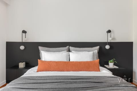 Bed, Photo of the whole room, Bedroom