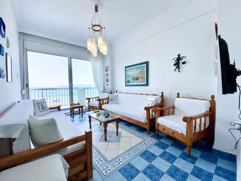 Bed, TV and multimedia, View (from property/room), Balcony/Terrace, Living room, Seating area, Sea view