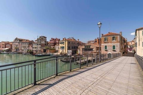 Property building, Nearby landmark, Neighbourhood, Other, City view, River view, Sea view, Street view, Location