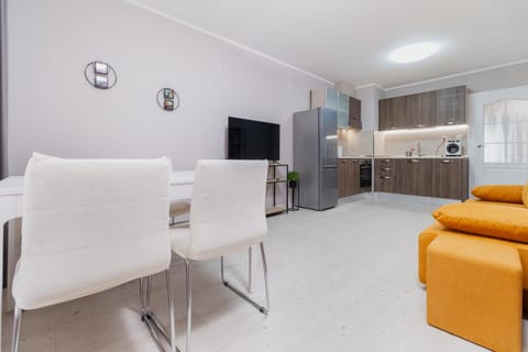 TV and multimedia, Kitchen or kitchenette, Living room, Seating area, Dining area, Evening entertainment, minibar