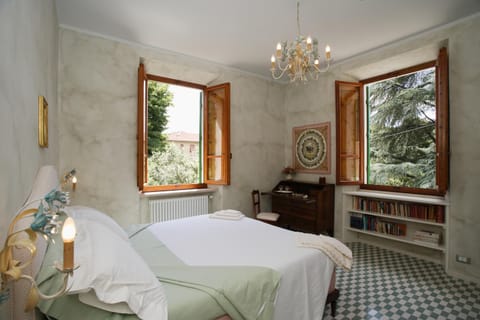 Bed, Bedroom, hair dresser