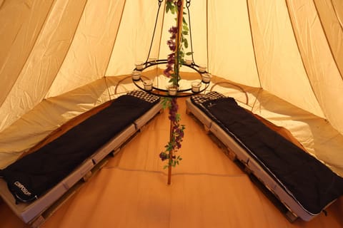 Rescorla Retreats - Ivory Luxury tent in England