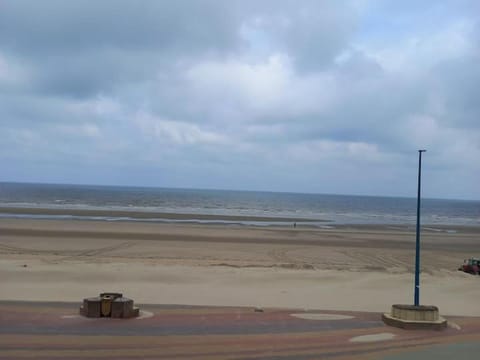 Digue de Mer - Appt Vue Mer, 2 Chambres Inn in Bray-Dunes