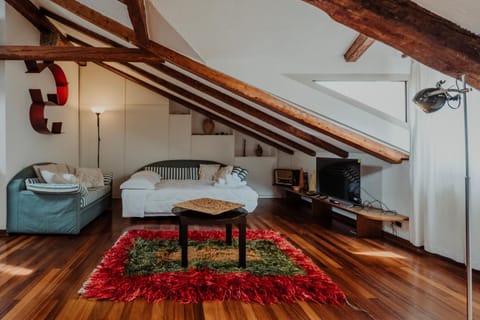 Bed, Living room, Photo of the whole room, Bedroom