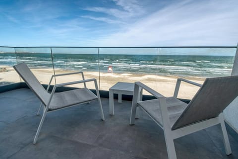 Day, Natural landscape, View (from property/room), Balcony/Terrace, Seating area, Beach, Sea view