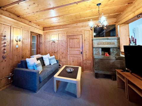 Communal lounge/ TV room, TV and multimedia, Living room, Seating area, Evening entertainment
